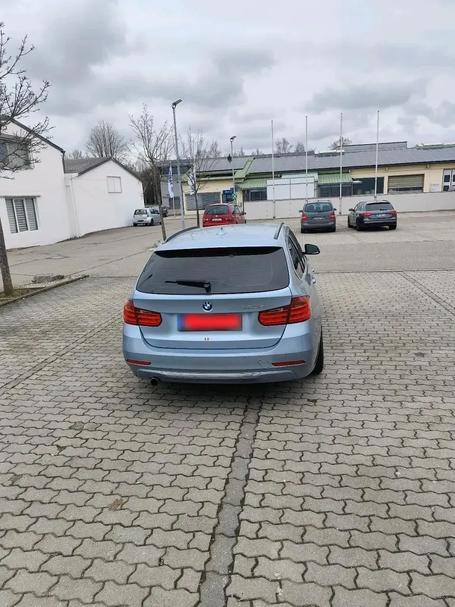 Gebraucht BMW 320 163 PS (119 kW) 2014 Blau Kombi