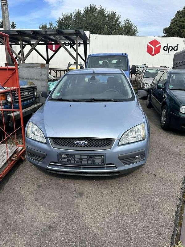 Blau Gebraucht 2005 Ford Focus Trend Kombi | 500 € (Superpreis) - Bild 1/4