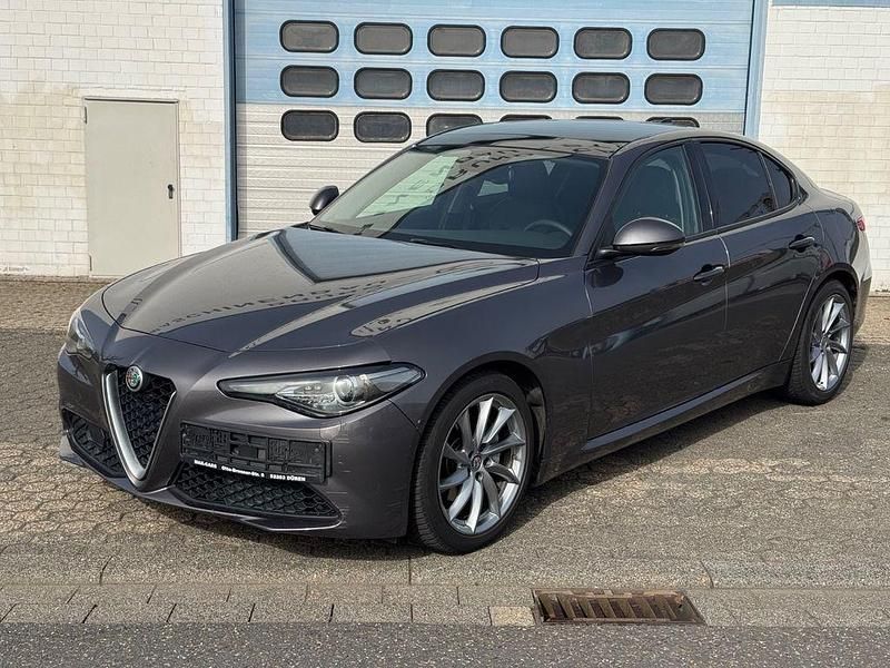 Gebraucht Alfa Romeo Giulia Super 179 PS (131 kW) 2017 Grau Limousine