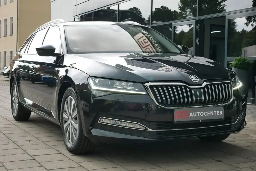Gebraucht Skoda Superb Style 150 PS (110 kW) 2023 Schwarz Kombi