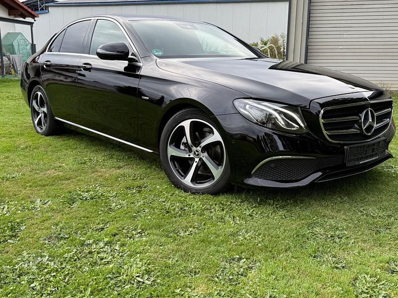 Schwarz Gebraucht 2018 Mercedes E200 Limousine | 21.900 € (Fairer Preis) - Bild 1/4