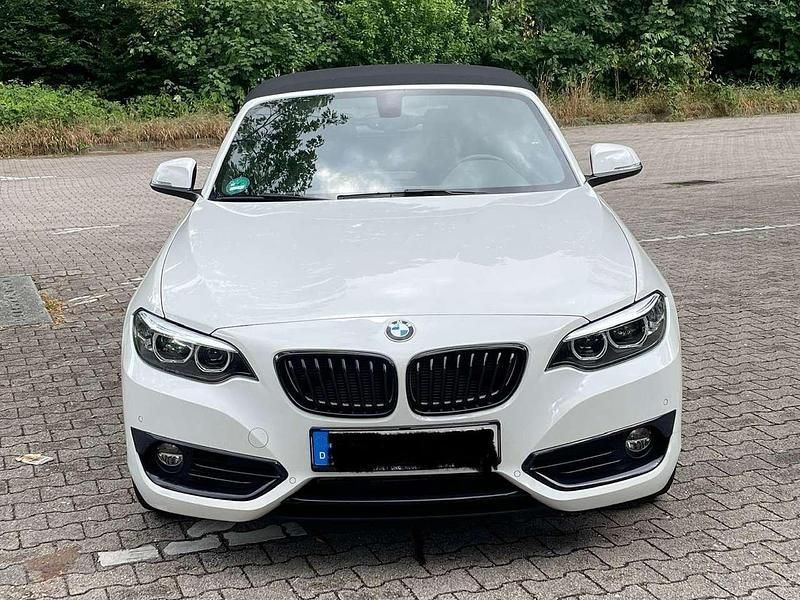 Weiß Gebraucht 2020 BMW 218 Sport Line Cabrio | 22.500 € - Bild 1/4