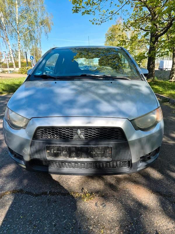 Gebraucht Mitsubishi Colt 95 PS (69 kW) 2009 Silber Kleinwagen