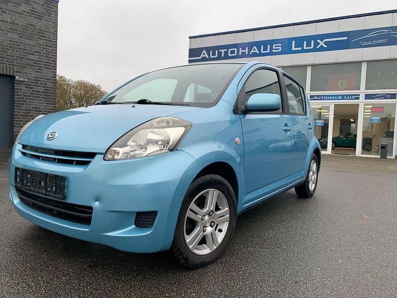 Gebraucht Daihatsu Sirion 91 PS (66 kW) 2008 Blau Kleinwagen