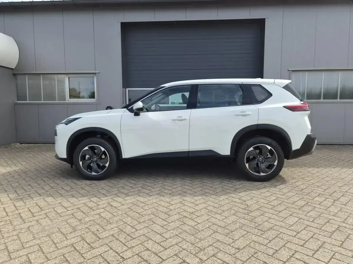 Neu Nissan X-Trail Acenta 163 PS (119 kW) 2026 Solid white SUV