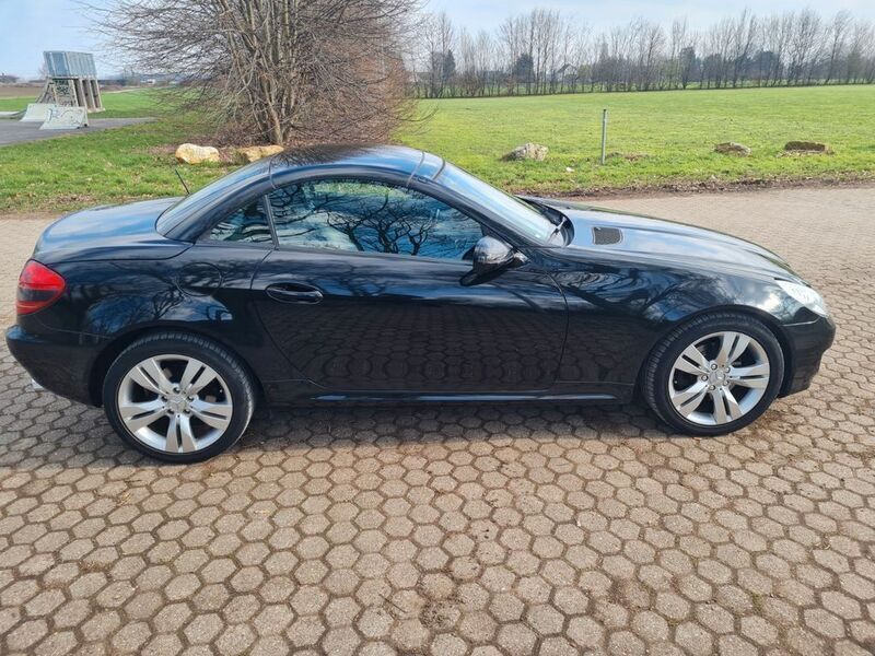 Schwarz Gebraucht 2009 Mercedes SLK200 Cabrio | 9.950 € (Fairer Preis) - Bild 1/4