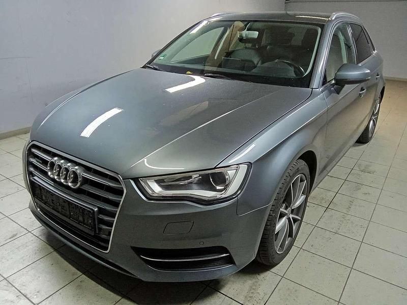 Grau Gebraucht 2015 Audi A3 Ambiente Limousine | 11.300 € (Guter Preis) - Bild 1/4