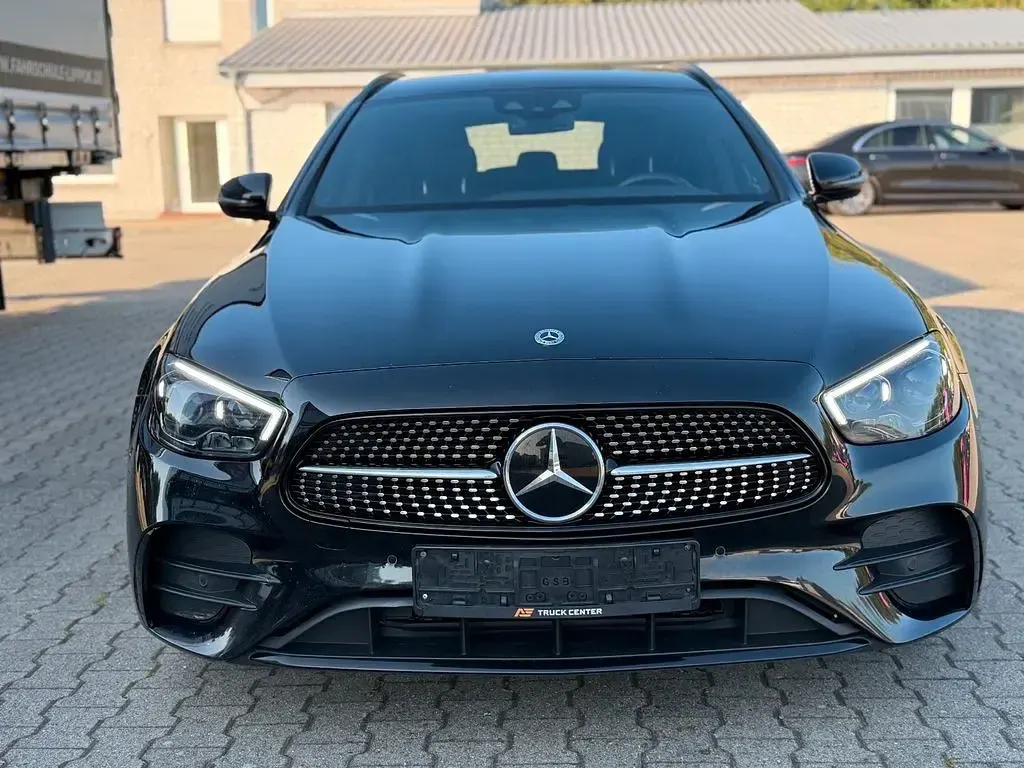 Gebraucht Mercedes E220 AMG 200 PS (147 kW) 2023 Schwarz Limousine