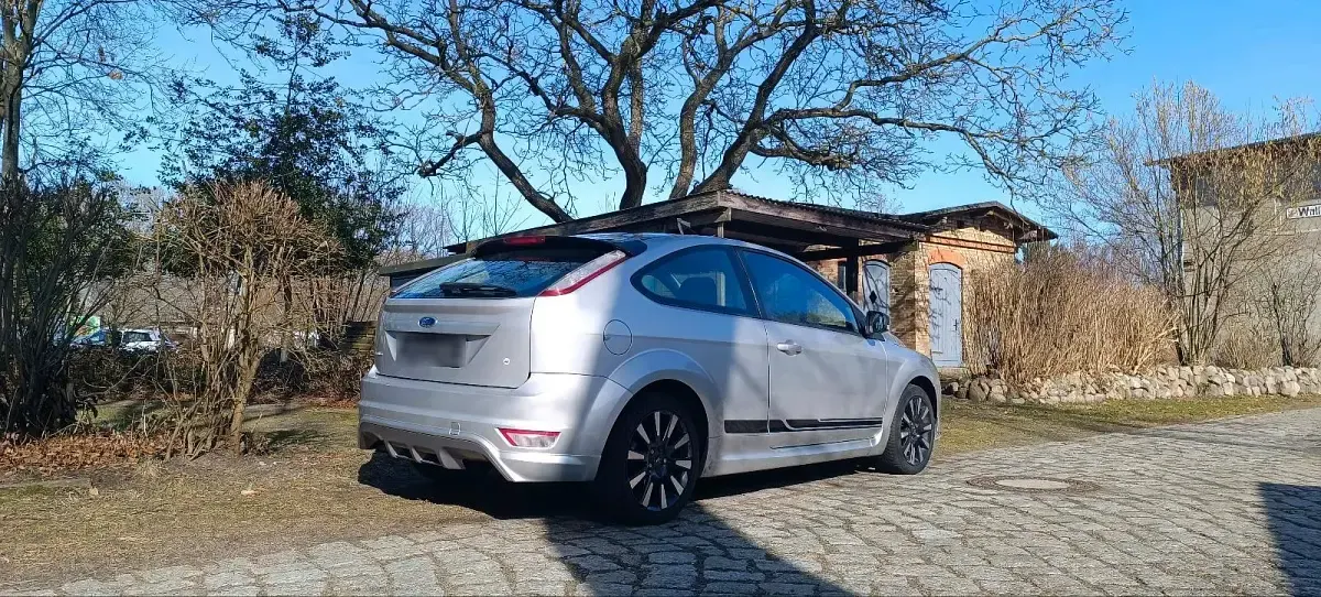 Gebraucht Ford Focus 115 PS (84 kW) 2011 Silber Limousine