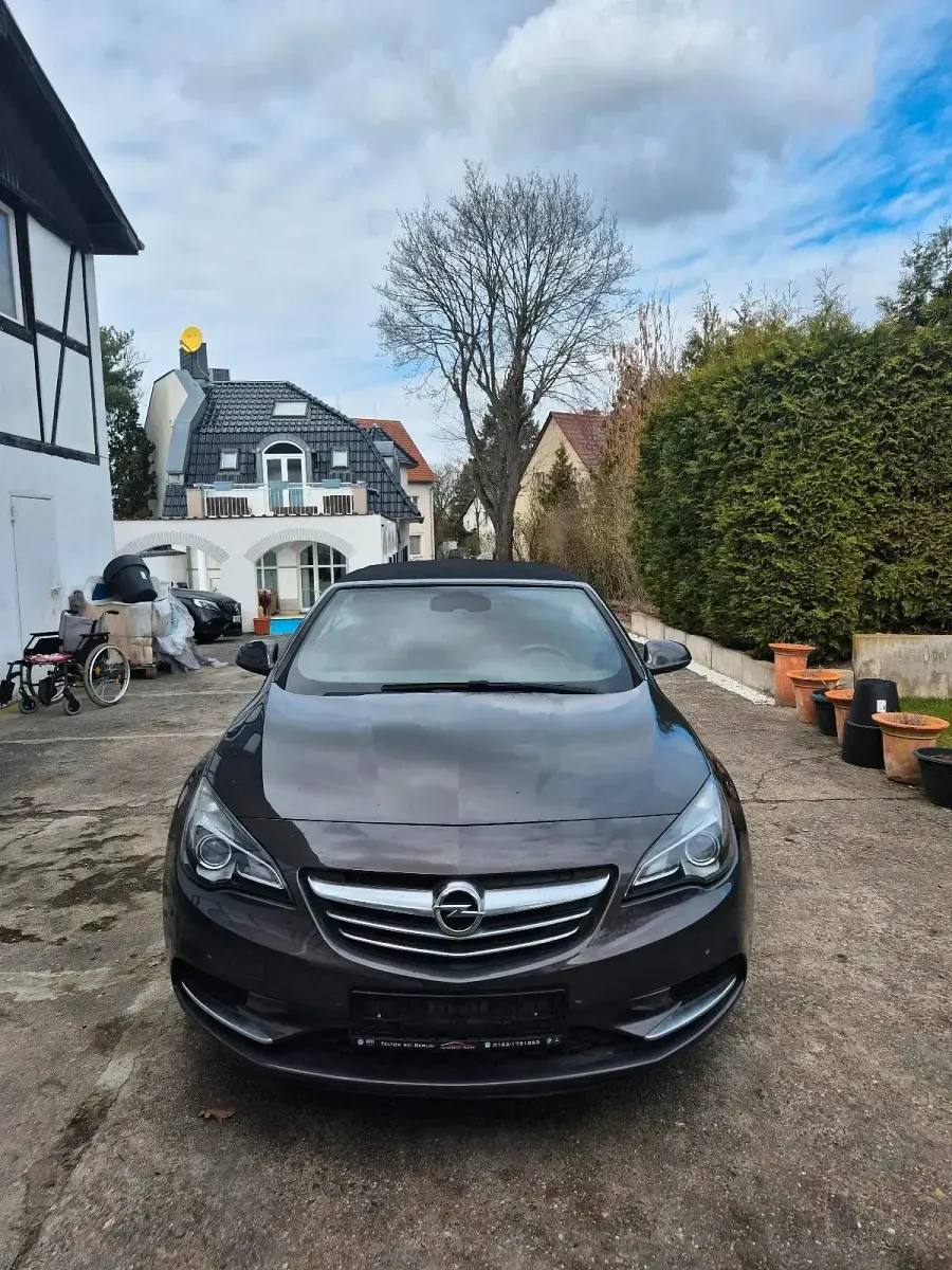 Gebraucht Opel Cascada 140 PS (102 kW) 2014 Andere farben Cabrio