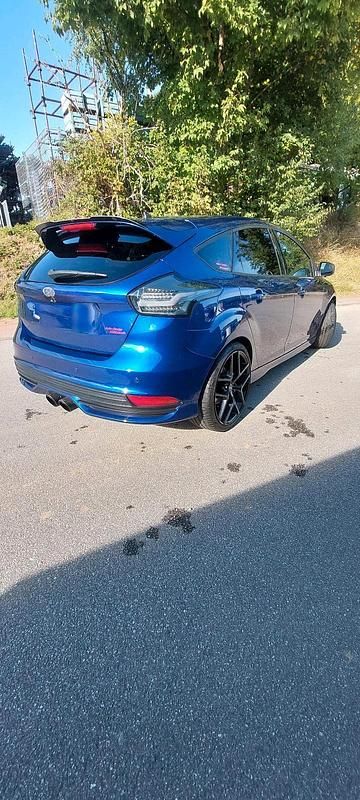 Gebraucht Ford Focus ST 250 PS (183 kW) 2016 Blau Kombi