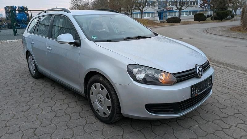 Silber Gebraucht 2010 VW Golf Kombi | 3.490 € (Etwas zu teuer) - Bild 1/4