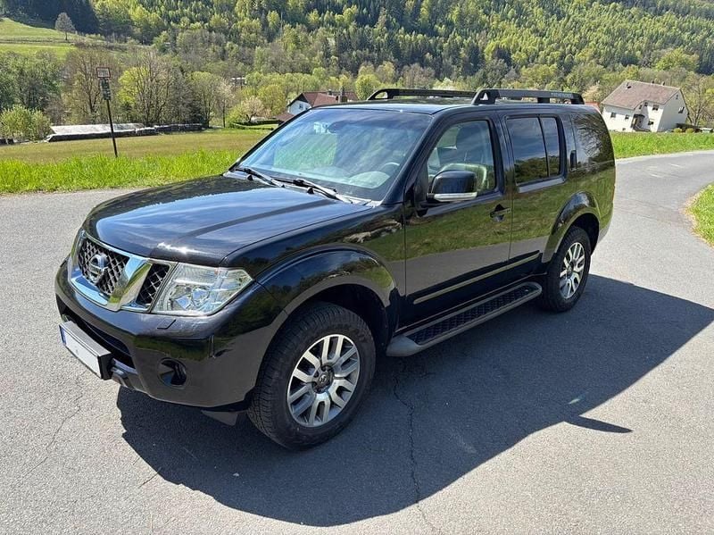 Second-hand Nissan Pathfinder 190 CP (139 kW) 2012 Negru SUV