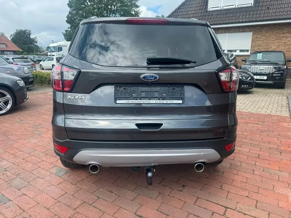 Gebraucht Ford Kuga Titanium 150 PS (110 kW) 2018 Grau SUV