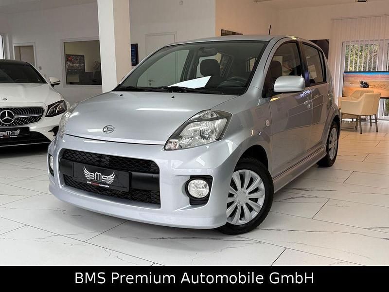 Gebraucht Daihatsu Sirion 103 PS (75 kW) 2009 Silber Kleinwagen