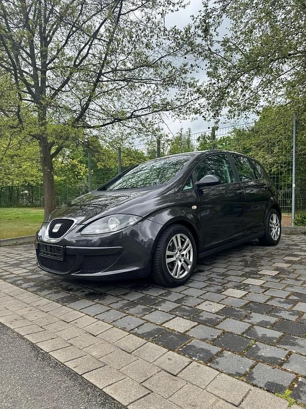 Grau Gebraucht 2009 Seat Altea Van / Kleinbus | 2.899 € (Fairer Preis) - Bild 1/4