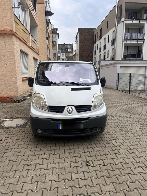 Second-hand Renault Trafic 145 CP (106 kW) 2010 Alb Monovolum