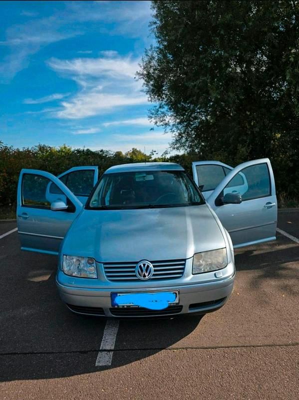 Silber Gebraucht 2004 VW Bora Limousine | 1.900 € (Guter Preis) - Bild 1/4