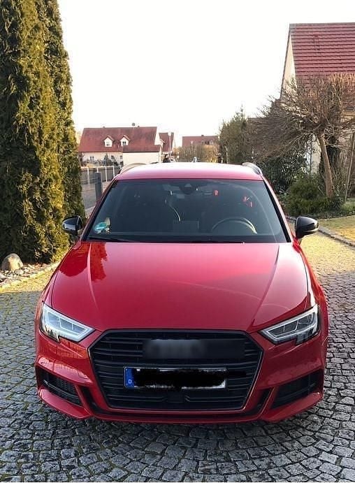 Rot Gebraucht 2019 Audi A3 Sportback S-Line Kombi | 24.700 € (Etwas zu teuer) - Bild 1/4