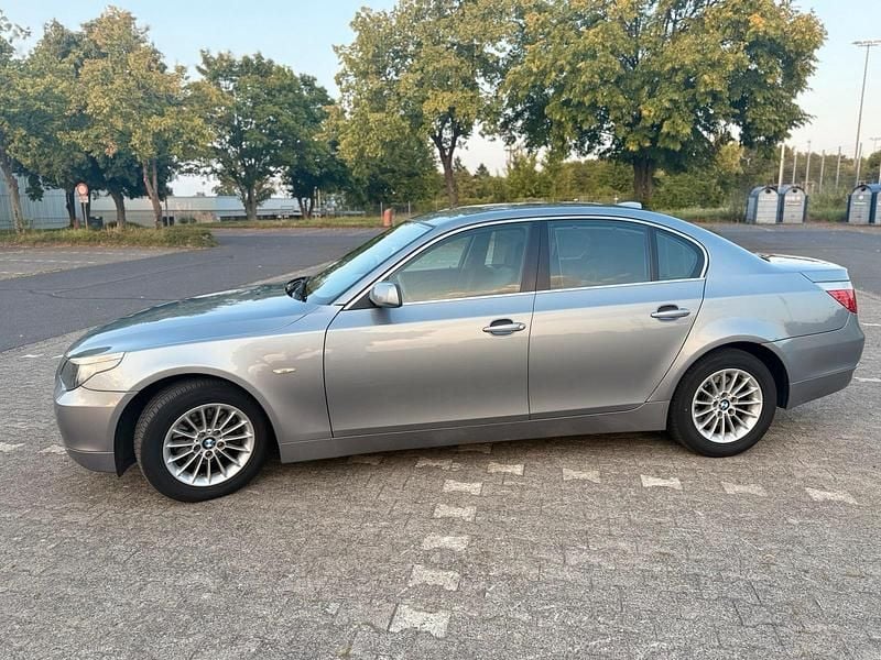 Gebraucht BMW 523 177 PS (130 kW) 2006 Grau Limousine