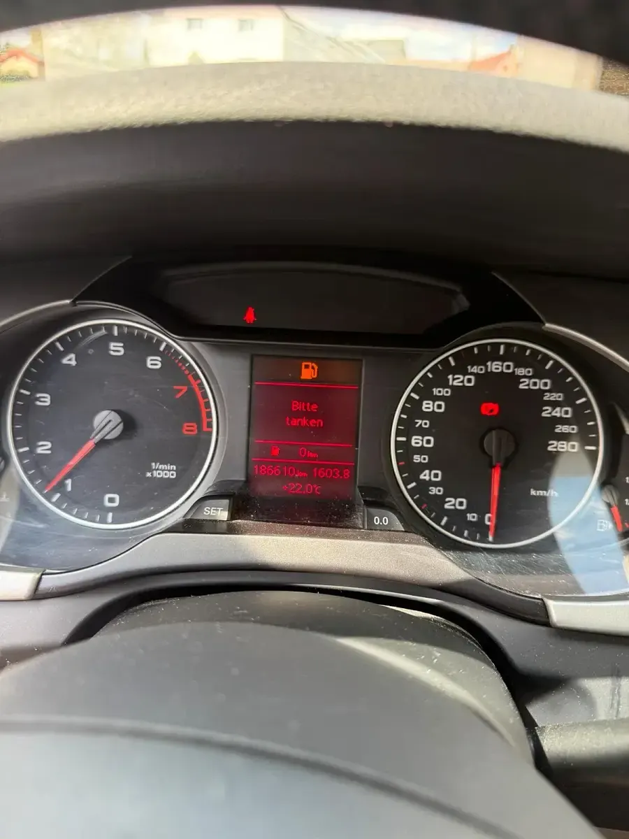 Gebraucht Audi A4 120 PS (88 kW) 2011 Schwarz Limousine