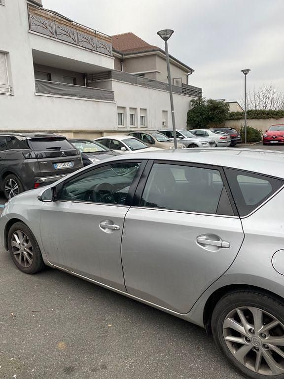 Gebraucht Toyota Auris Edition 90 PS (66 kW) 2014 Silber Limousine