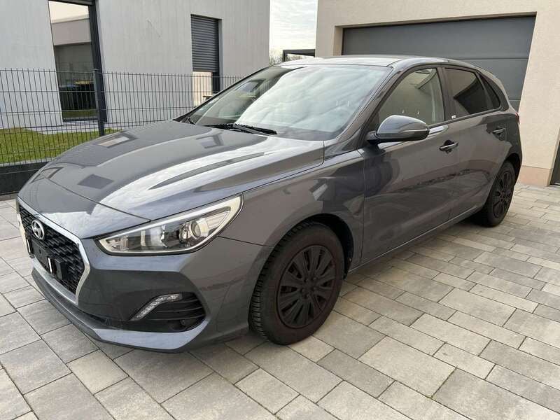 Silber Gebraucht 2020 Hyundai i30 Select Limousine | 14.000 € (Guter Preis) - Bild 1/4