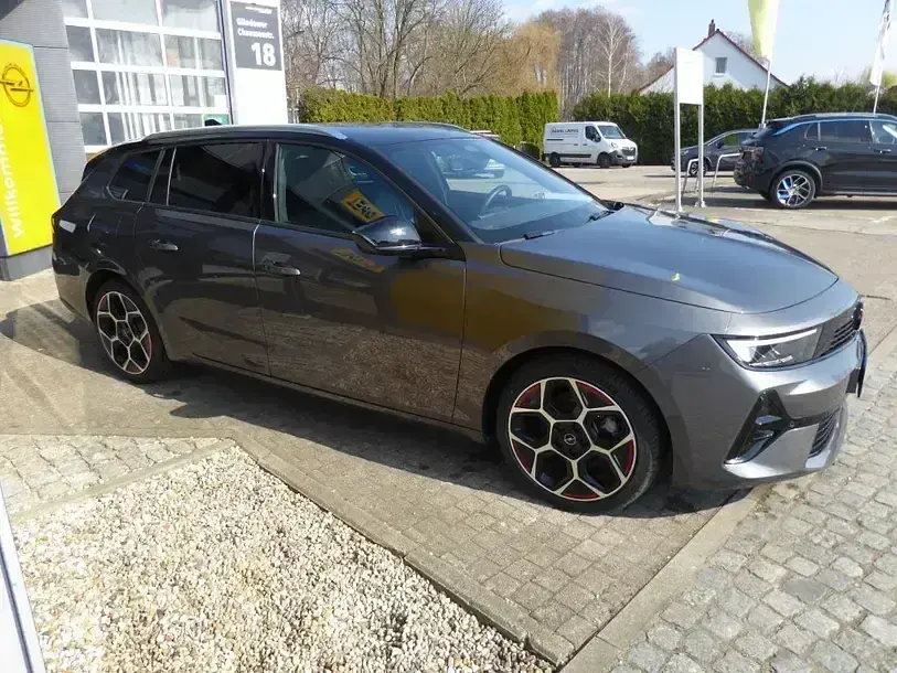 Gebraucht Opel Astra 131 PS (96 kW) 2024 Vulkan grau metallic Kombi