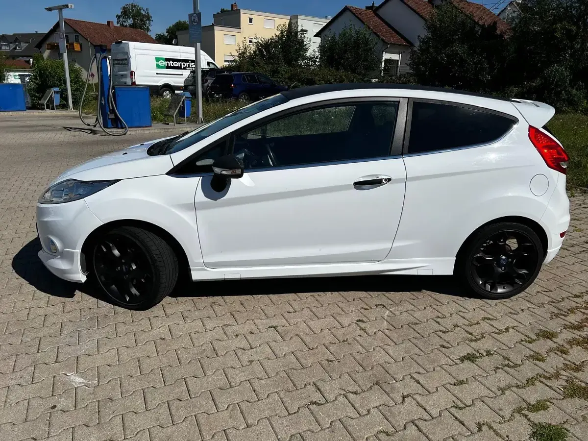 Gebraucht Ford Fiesta Titanium 120 PS (88 kW) 2011 Weiß Limousine