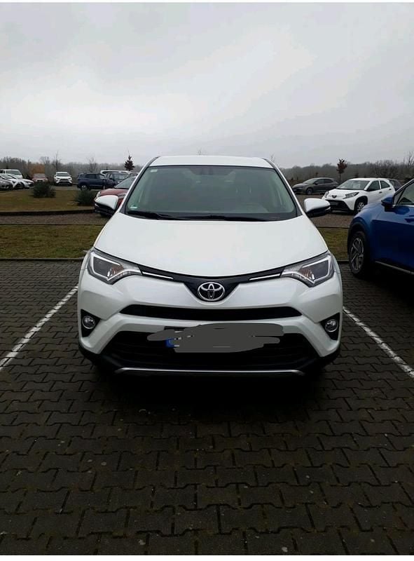 Weiß Gebraucht 2016 Toyota RAV4 SUV | 13.800 € (Guter Preis) - Bild 1/3
