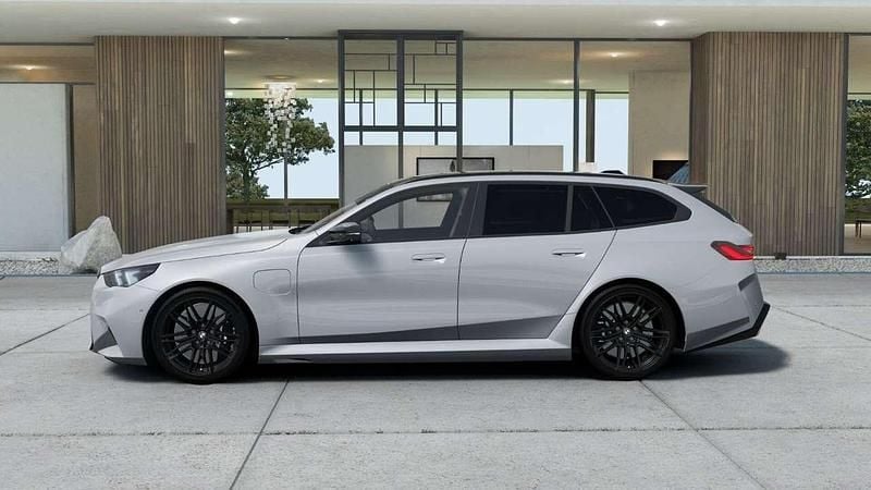 Neu BMW M5 Sport Line 727 PS (534 kW) 2026 M brooklyn grau metallic Kombi