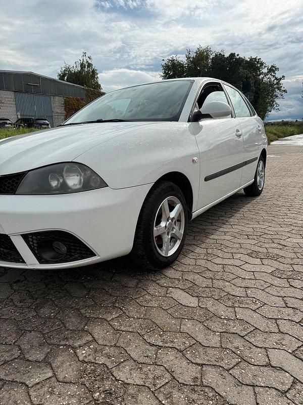 Weiß Gebraucht 2009 Seat Ibiza Kleinwagen | 499 € (Superpreis) - Bild 1/4