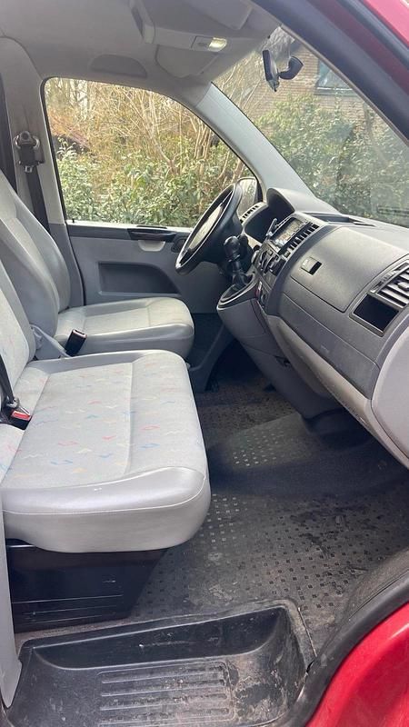 Gebraucht VW T5 105 PS (77 kW) 2008 Rot Van
