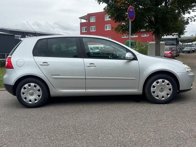 Reflexsilber metallic (metallic) Gebraucht 2008 VW Golf V United Limousine | 5.999 € (Etwas zu teuer) - Bild 1/4