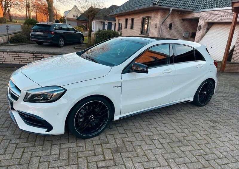 Weiß Gebraucht 2016 Mercedes A45 AMG AMG Kleinwagen | 29.900 € (Fairer Preis) - Bild 1/4