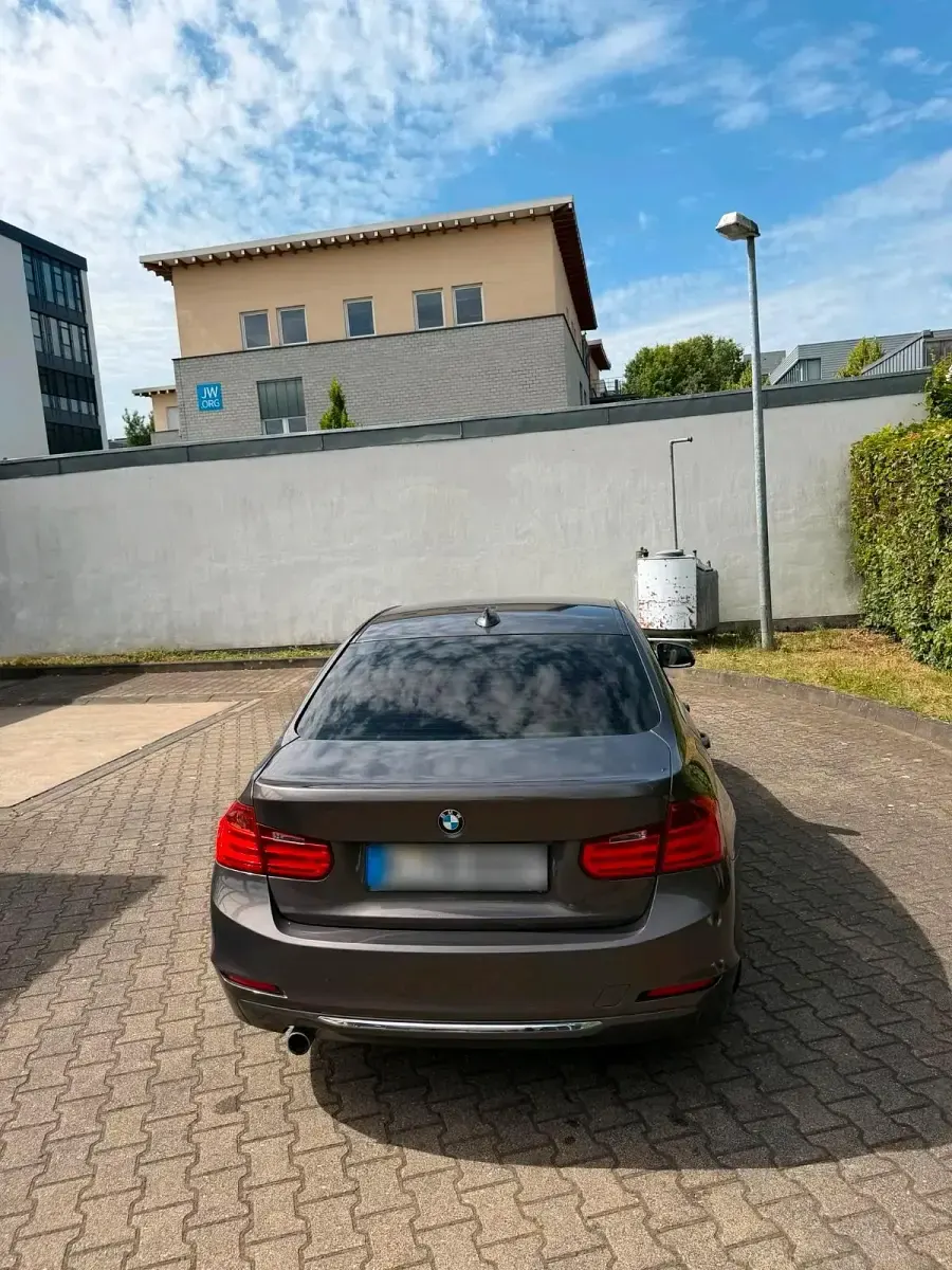 Gebraucht BMW 316 Luxury Line 116 PS (85 kW) 2012 Braun Limousine