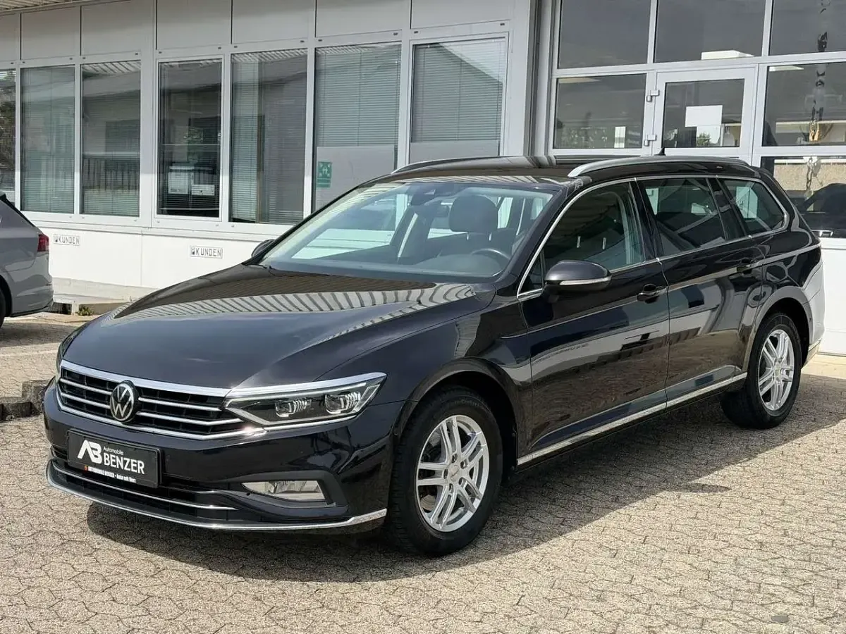 Gebraucht VW Passat Highline 150 PS (110 kW) 2021 Schwarz Kombi