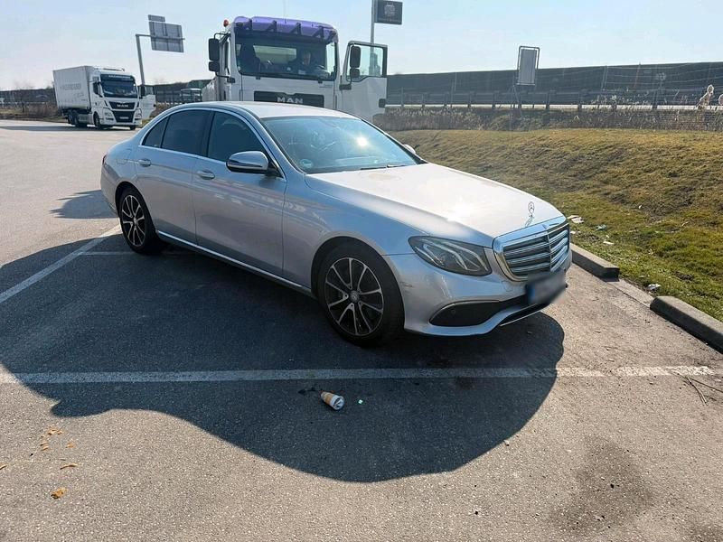 Gebraucht Mercedes E220 194 PS (142 kW) 2016 Silber Limousine