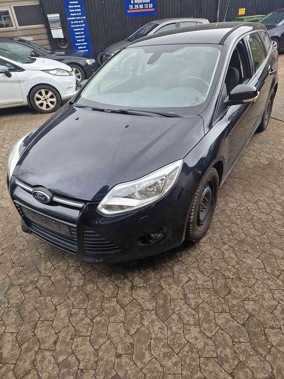 Schwarz Gebraucht 2013 Ford Focus SYNC Edition Limousine | 1.400 € (Superpreis) - Bild 1/4