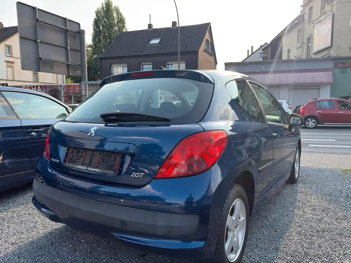 Gebraucht Peugeot 207 95 PS (69 kW) 2008 Blau Kleinwagen