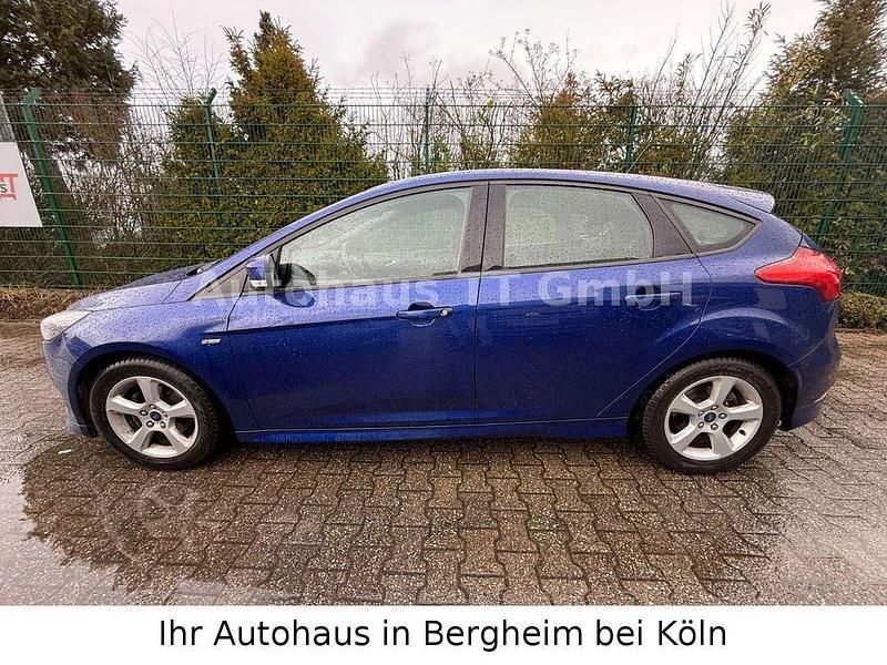 Gebraucht Ford Focus ST-Line 125 PS (91 kW) 2018 Blau Limousine