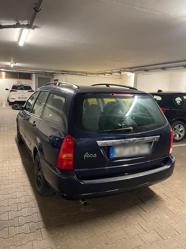 Gebraucht Ford Focus Ghia 101 PS (74 kW) 2002 Blau Kombi