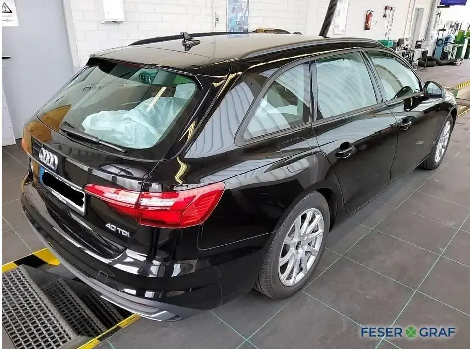 Gebraucht Audi A4 Basis 204 PS (150 kW) 2023 Brillantschwarz Kombi