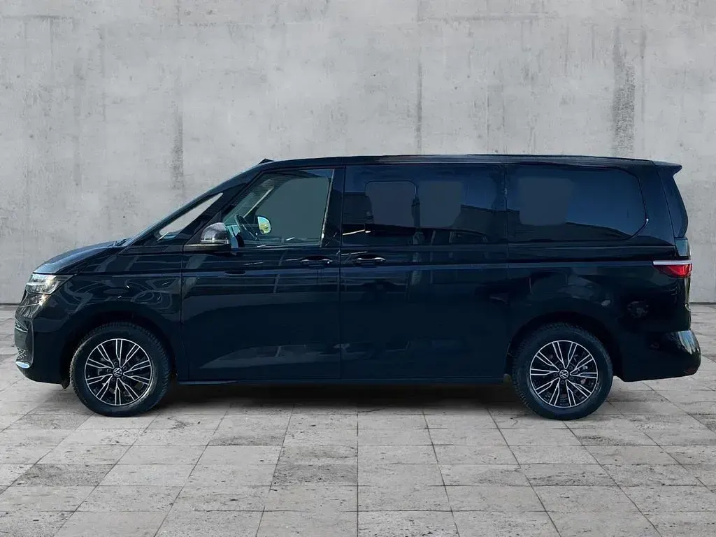 Gebraucht VW Multivan Life 150 PS (110 kW) 2025 Schwarz (deep black perleffekt) Van / Kleinbus
