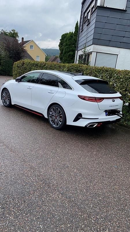 Weiß Gebraucht 2021 Kia ProCeed Kleinwagen | 22.750 € (Superpreis) - Bild 1/4