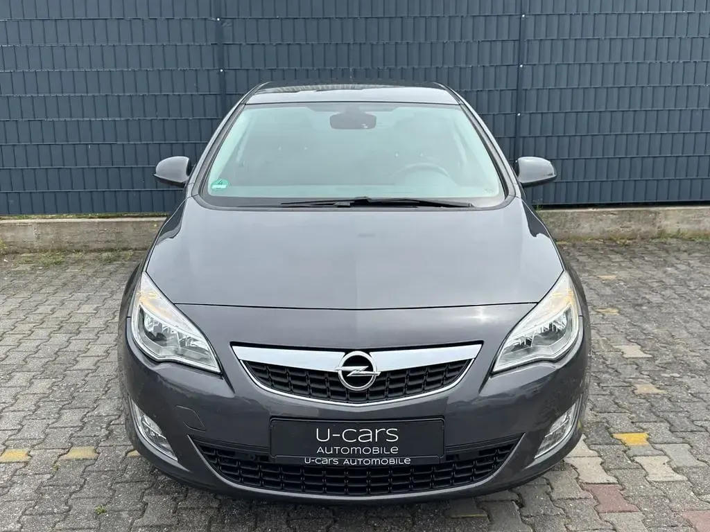 Gebraucht Opel Astra Edition 116 PS (85 kW) 2010 Grau Limousine