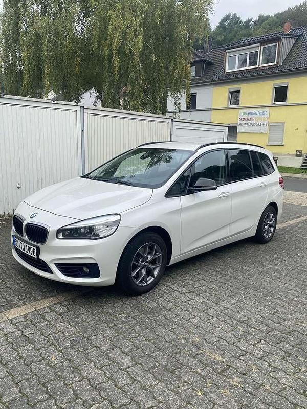 Weiß Gebraucht 2015 BMW 218 Sport Line Van / Kleinbus | 7.999 € (Fairer Preis) - Bild 1/4