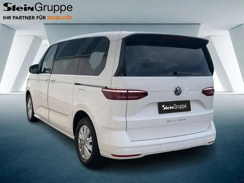 Gebraucht VW Multivan Life 150 PS (110 kW) 2023 Weiß Van / Kleinbus