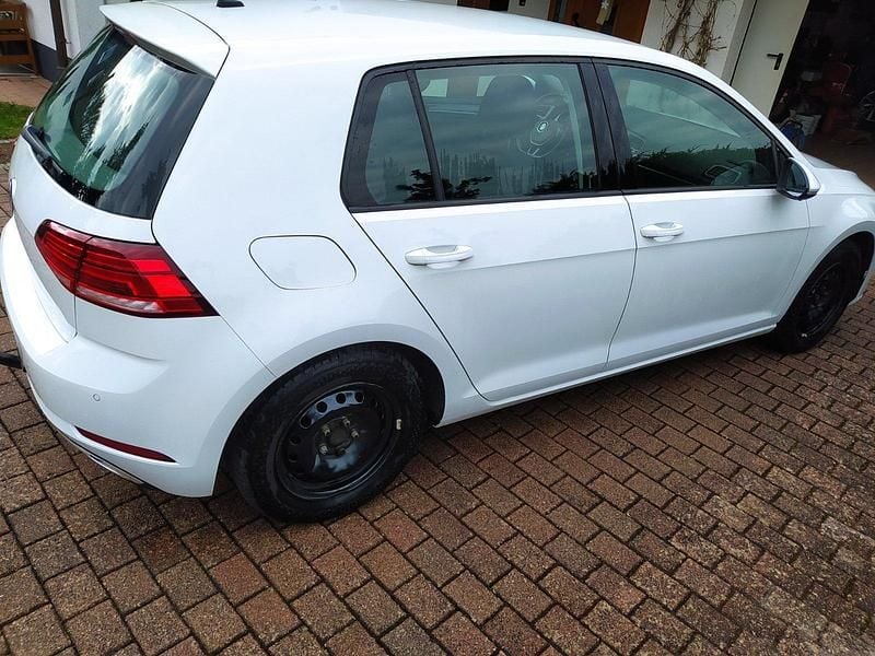 Gebraucht VW Golf VII Highline 150 PS (110 kW) 2017 Weiß Limousine