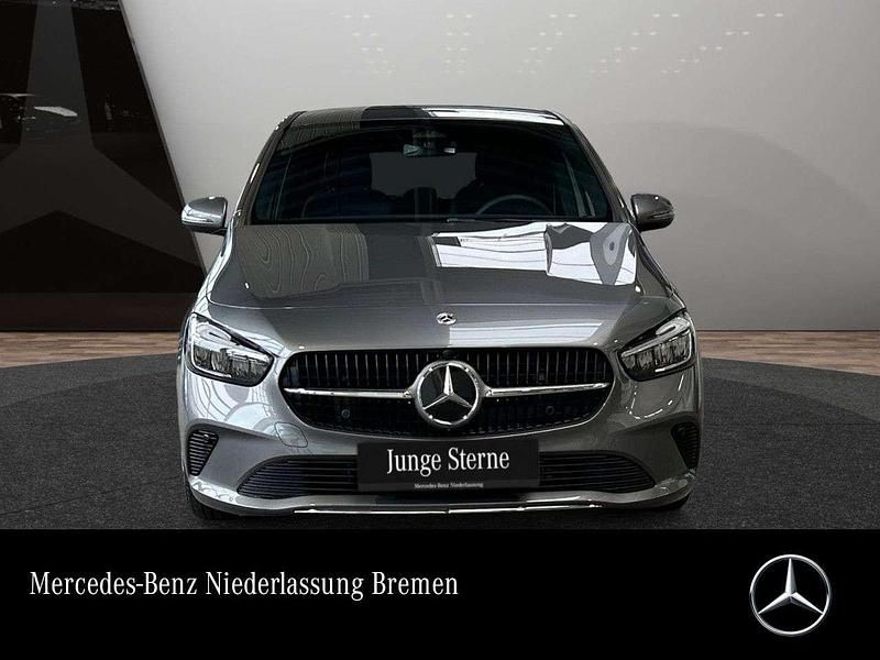 Grau Gebraucht 2024 Mercedes B200 Advanced Van / Kleinbus | 29.390 € (Superpreis) - Bild 1/3
